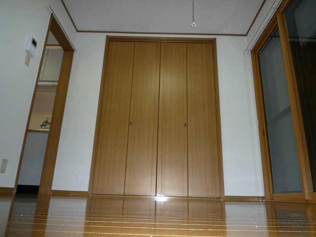 1.5間の壁面いっぱいに収納があります!