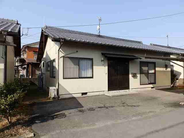 戸建て住宅! 駐車場も2台確保でこの賃料!